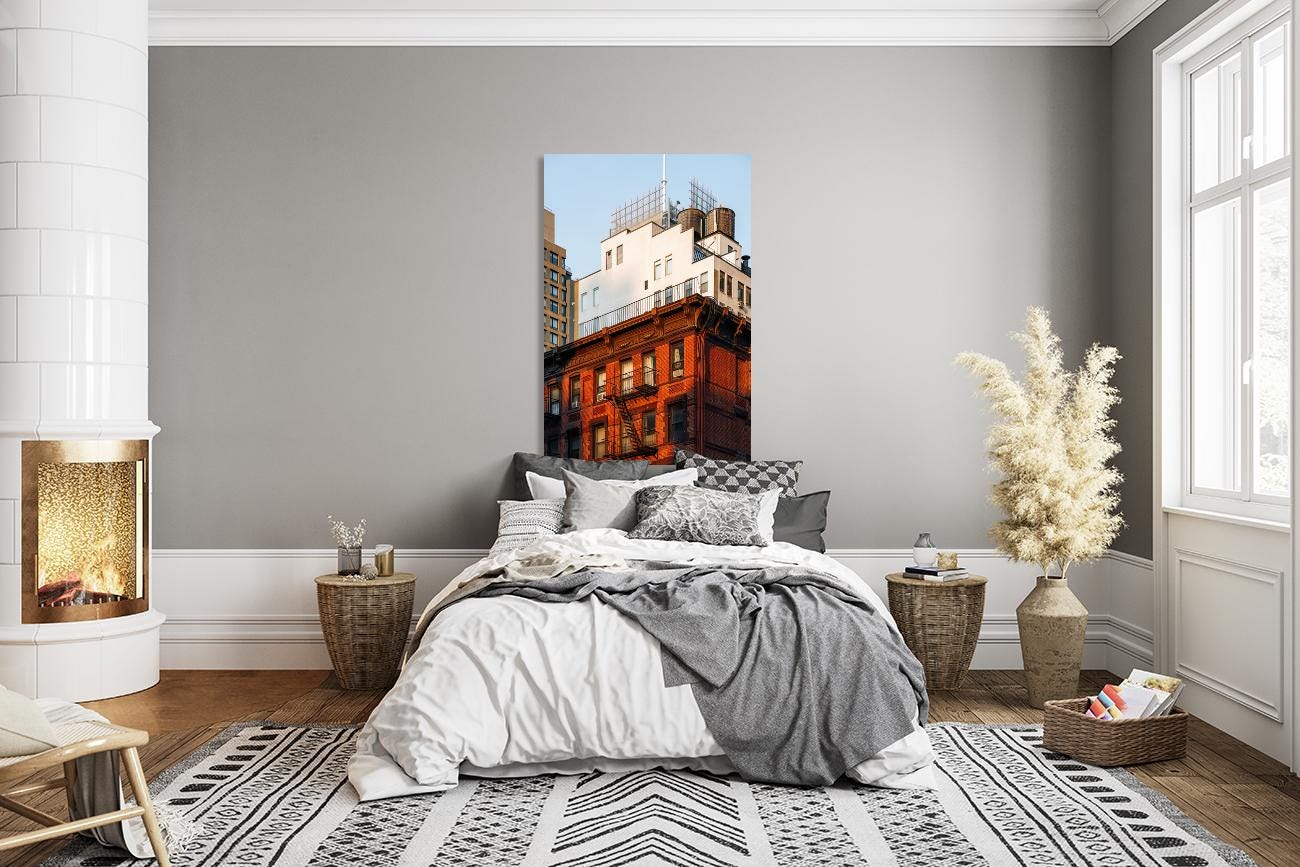 Historical and modern building in Midtown Manhattan 2025